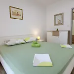 Apartment Viki *