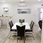 Apartment Viki *