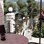 Viki Apartment *