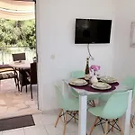 Viki Apartment *