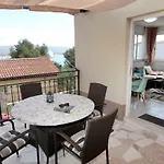 Viki Apartment *