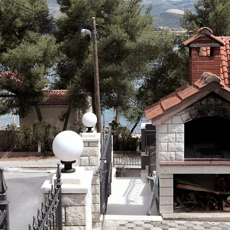 Viki Διαμέρισμα Τρογκίρ